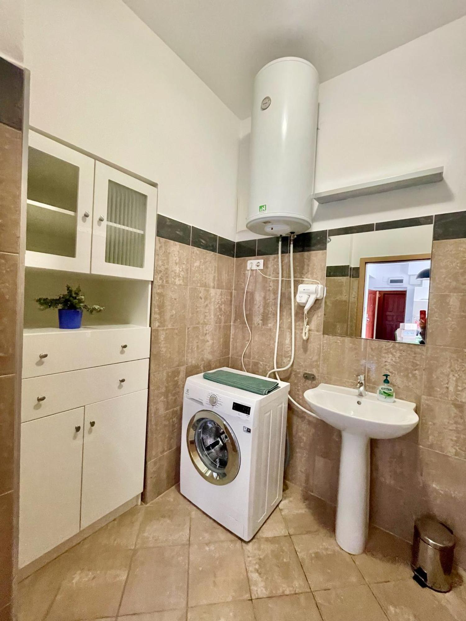 Design Apartment # Dob16 #Downtown #Nightlife Budapest Bagian luar foto